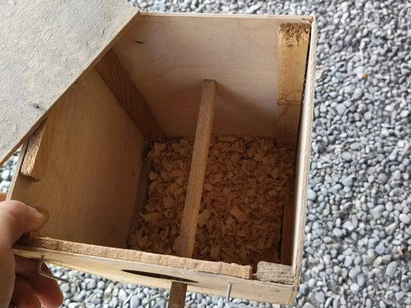 Taxta quş yuvası/küknar qutusu - Material: təbii ağac lövhələrdən