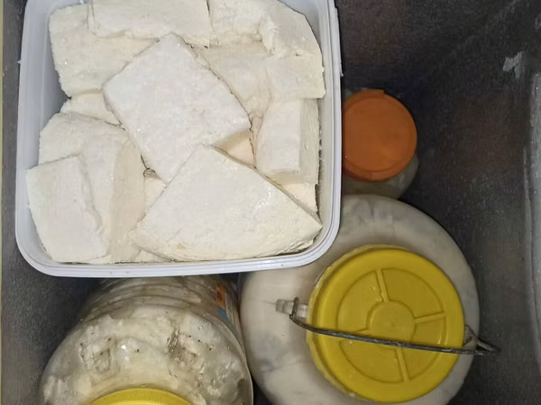 1 ltr --1 m 50 qəpik ( Süd ) 3 kq balon --4 m 50 qəpik (qatiq) 600 qr