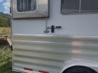 2011 Featherlite Trailers 8549 Gooseneck Horse Trailer — الصورة 2