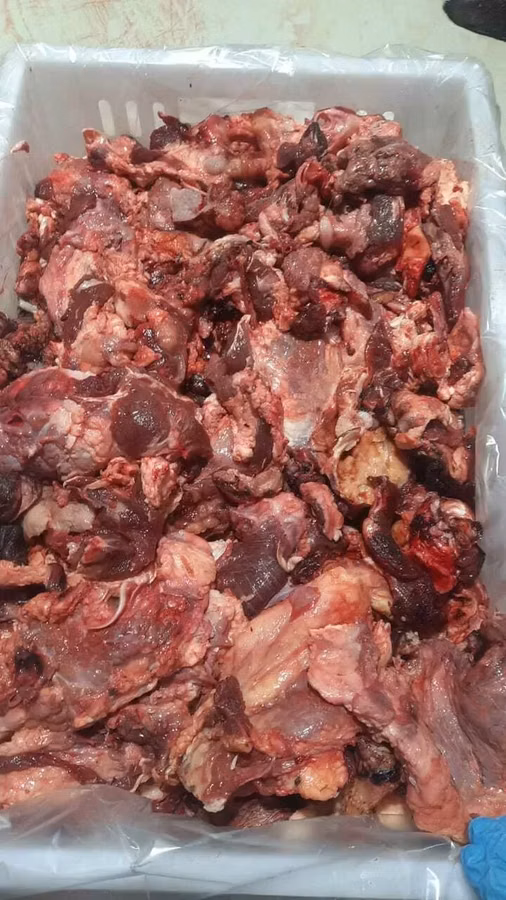 Мясная обрезь с голов говяжьих