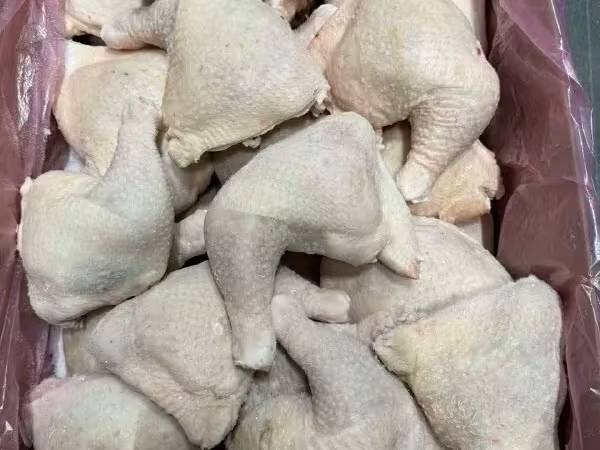 Задняя четвертина с кожей (окорочка)