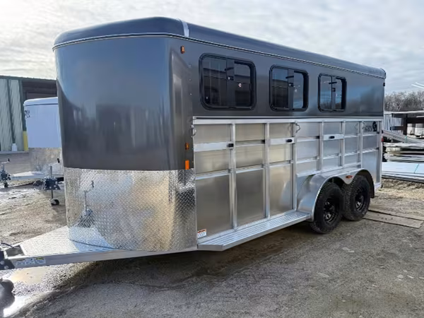 2026 Maverick Trailers Lite Deluxe Bumper Pull Horse Trailer