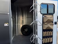 2026 Maverick Trailers Lite Deluxe Bumper Pull Horse Trailer — الصورة 5